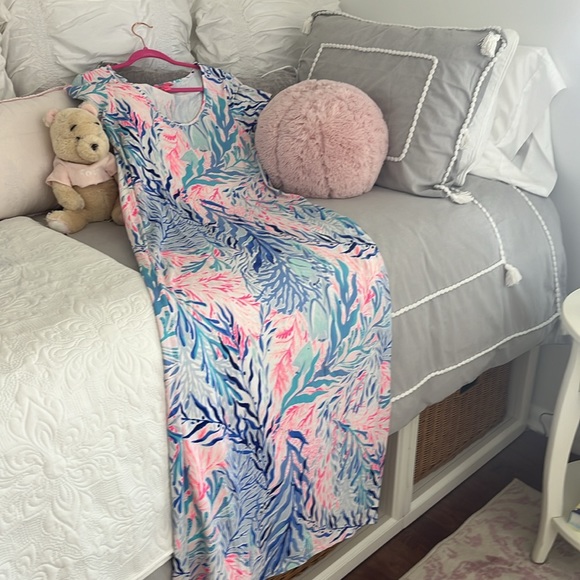 Lilly Pulitzer Wynne Maxi Dress in Crew Blue Tint Kaleidoscope Coral, Large. - Picture 10 of 11